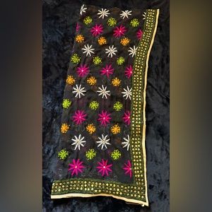 💕 Hand embroidered shawl/ dupatta intricate details